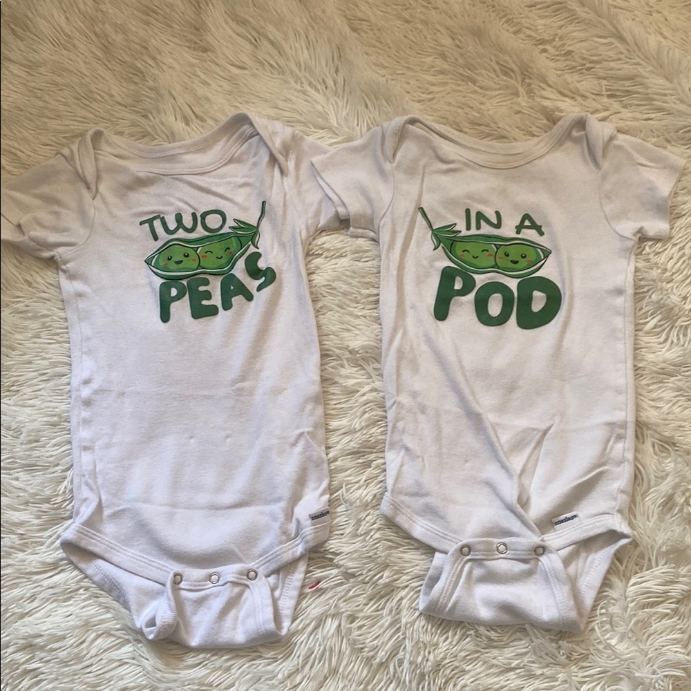 Gerber White and Green 'Two Peas' Bodysuit Set